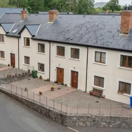 The Courtyard, Castle Dargan Баллиголи