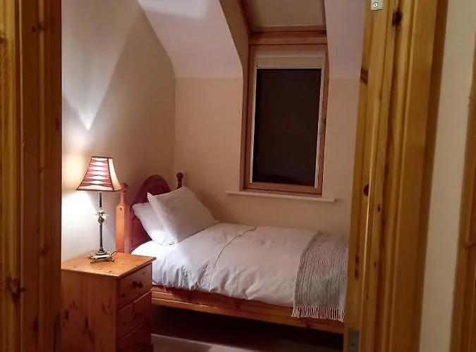 The Courtyard, Castle Dargan 홈스테이