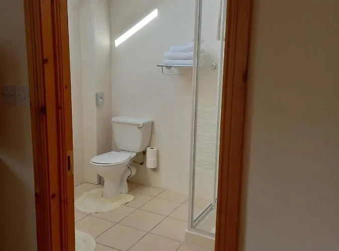 The Courtyard, Castle Dargan Rum i privatbostad