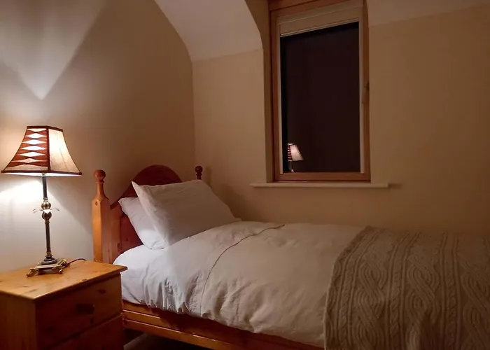 The Courtyard, Castle Dargan Rum i privatbostad