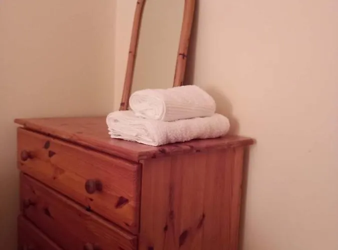 The Courtyard, Castle Dargan 홈스테이 *